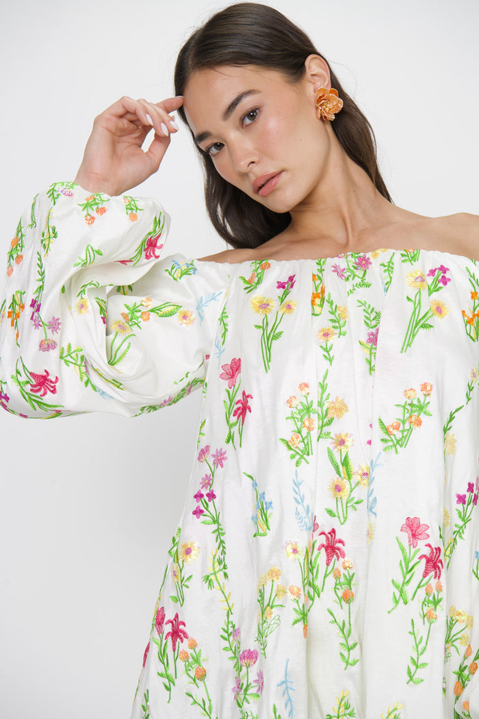 badge_model-wears-size-s