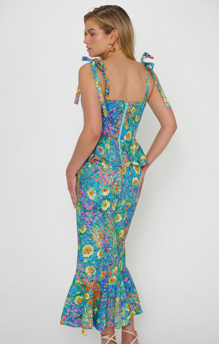 badge_model-wears-size-s