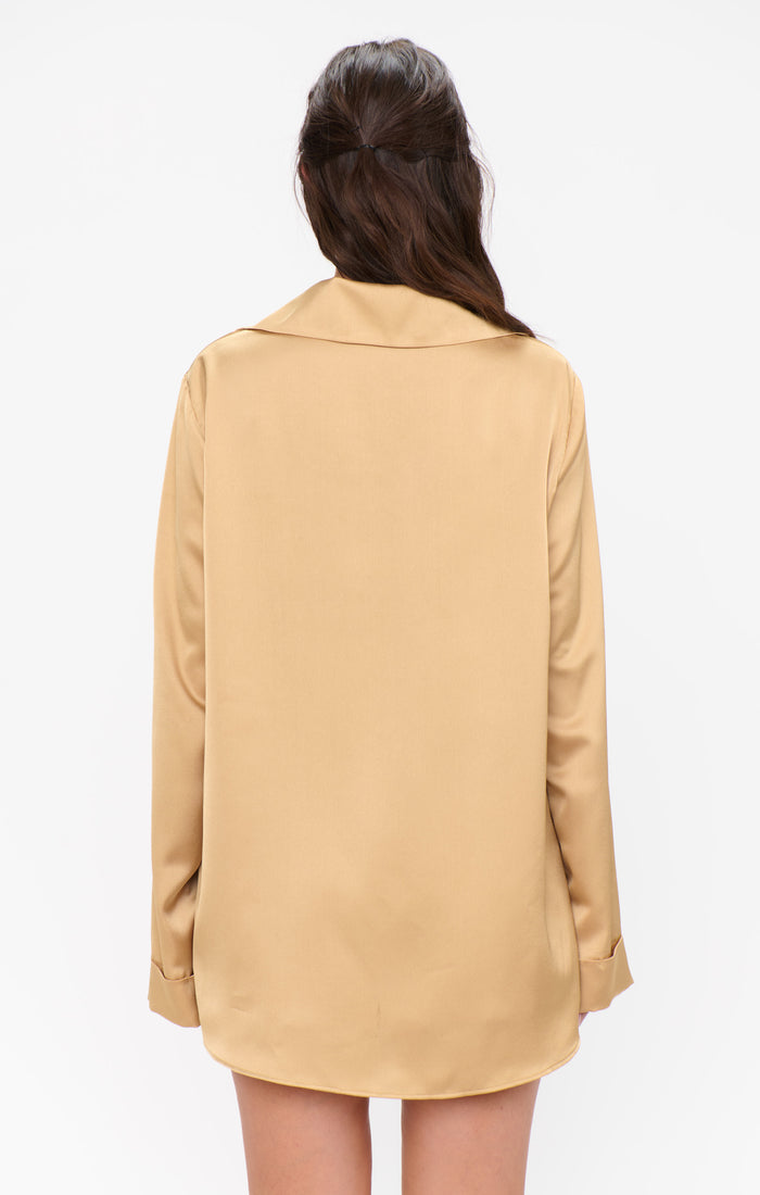 badge_model-wears-size-s