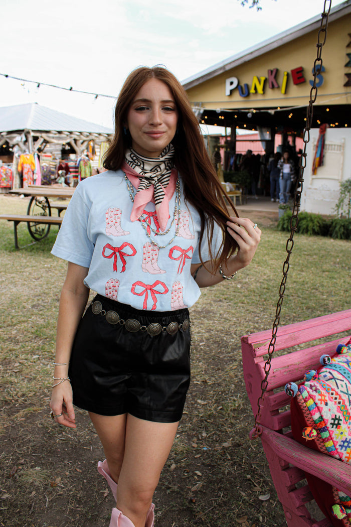 TEE BOWS & BOOTS