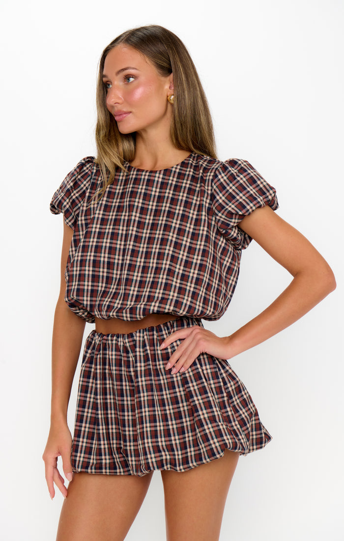 badge_model-wears-size-s