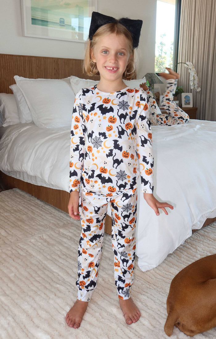 badge_model-wears-size-6Y