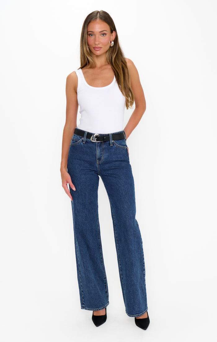 badge_model-wears-size-25