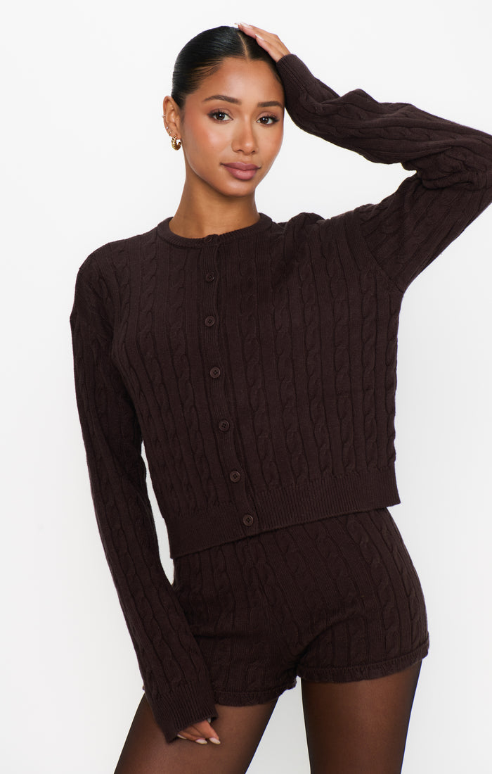 badge_model-wears-size-s